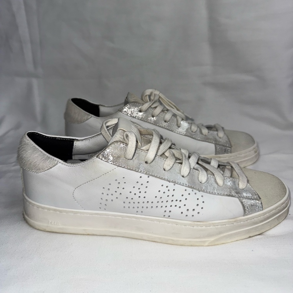 P448 John low-top sneaker in white leather with metallic silver accents size 39